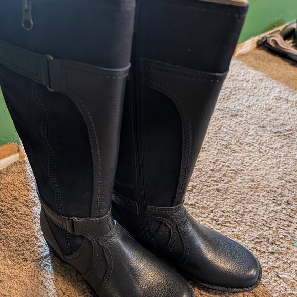 New Navy Clarks boots - Picture 1 of 5